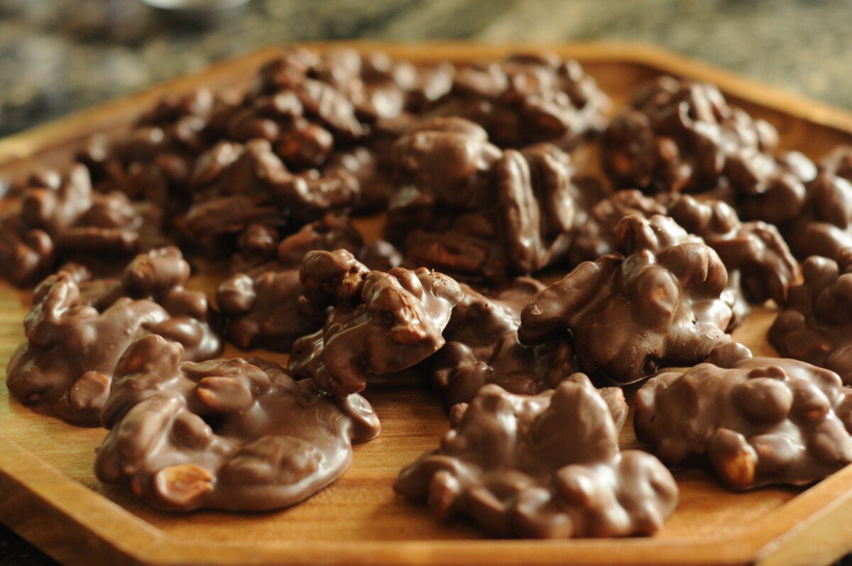 keto chocolate nut clusters